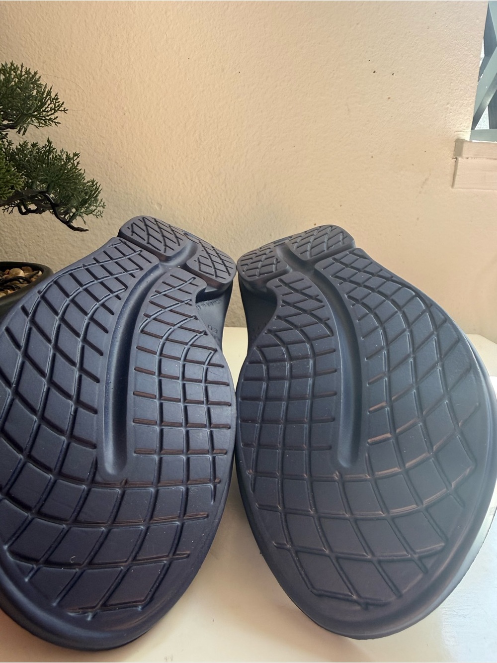 OOFOS OOaah slide sandals Men size 11 Navy Blue Slide Recovery Sandal - Picture 5 of 6